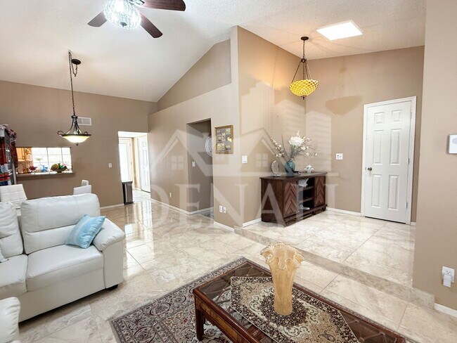 11011 N 92nd St Unit 1011