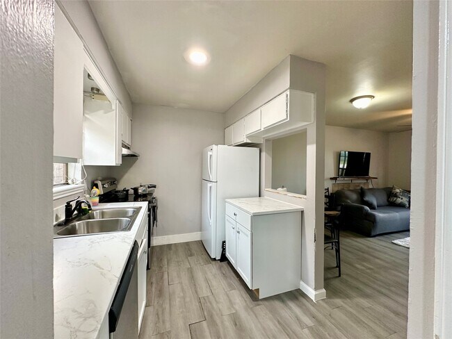 Photo - 4109 Lark Ln