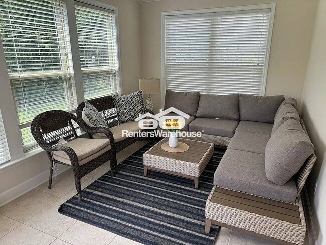 Photo - 1025 Applegate Dr
