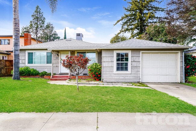 Building Photo - 684 Brown Ave