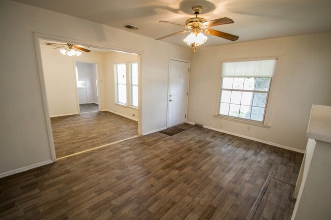 Photo - Close to Local Amenities and Downtown