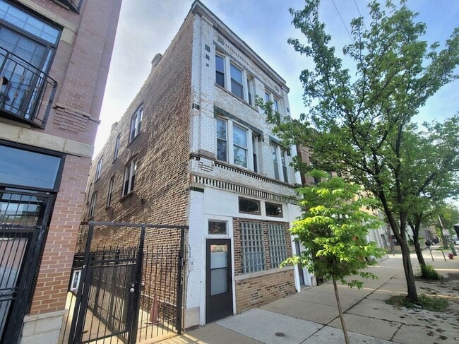 Building Photo - 906 N California Ave Unit 3 Rental