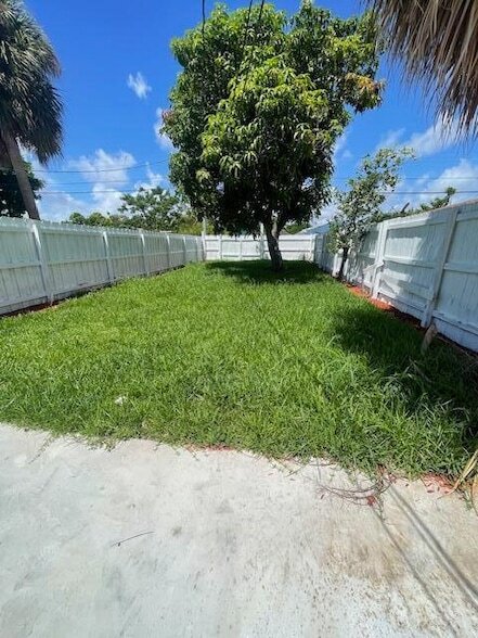 Photo - 413 N E St