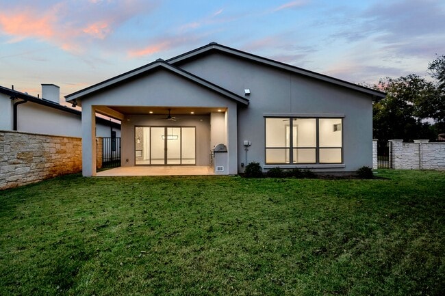 Photo - 100 Menard Ct