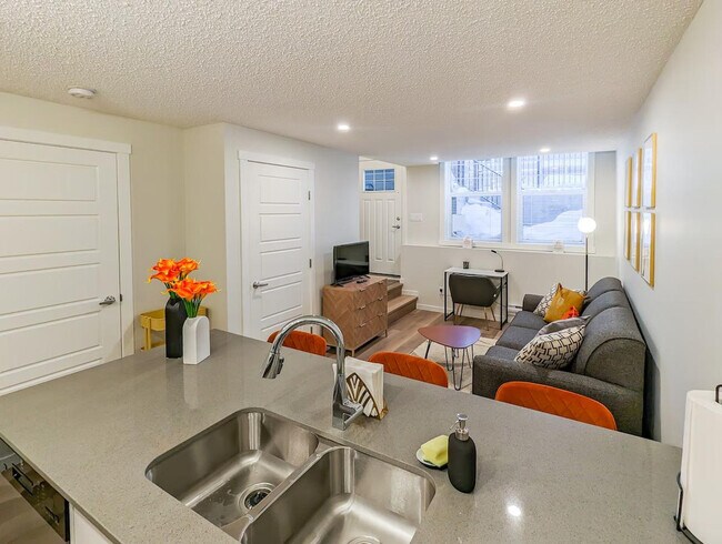Photo - 209 Cranbrook Walk SE Unit ID1346041P