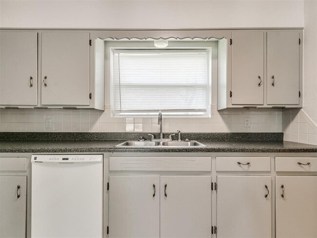 Photo - 1626 W Boyd St