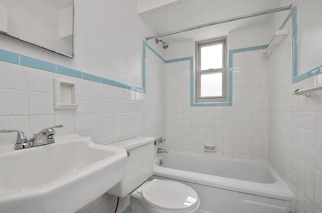 Photo - 337 E 41st St Unit 2a