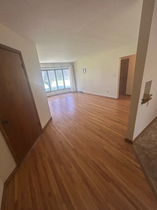 Photo - 2bd 1.5 bath duplex for rent Waterloo IA!
