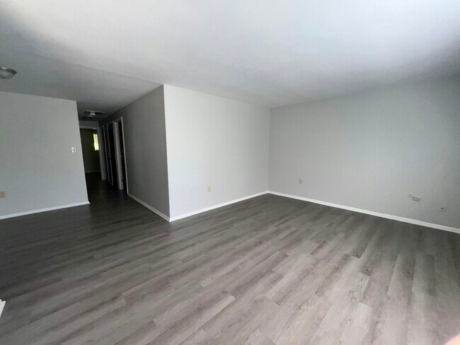 Photo - 206 N Main St