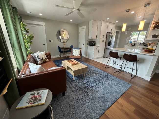 Photo - 10821 Larry Dr