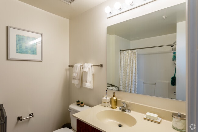 Apt 1613 - 4 x 4 - Vie Towers