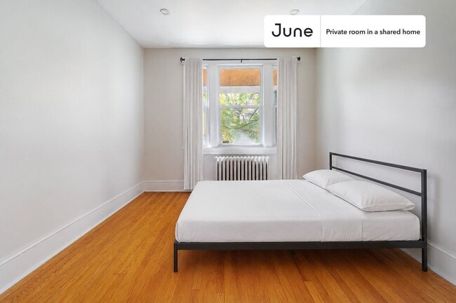 Building Photo - Room in Shared 2 bed/1 bath home in Columbia Heights