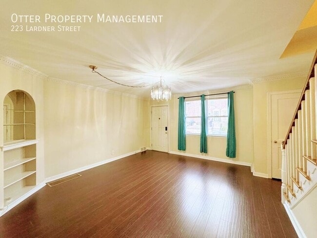 Photo - 223 Lardner St