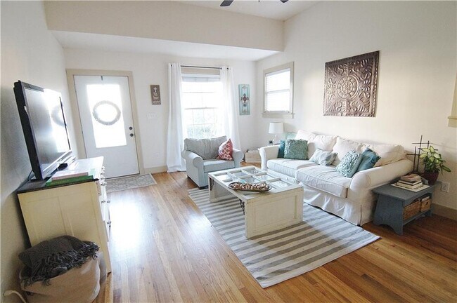 Photo - 3911 Willbert Rd