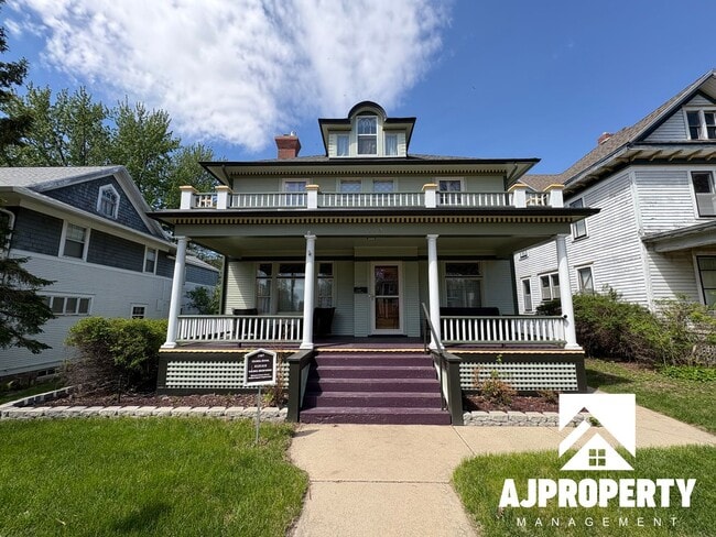 Photo - 119 N Summit Ave