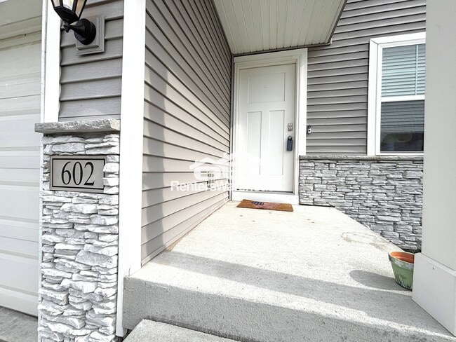 Photo - 602 Elizabeth Ln NW