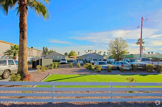 Building Photo - 949 E Roma Ave Unit 1 Rental