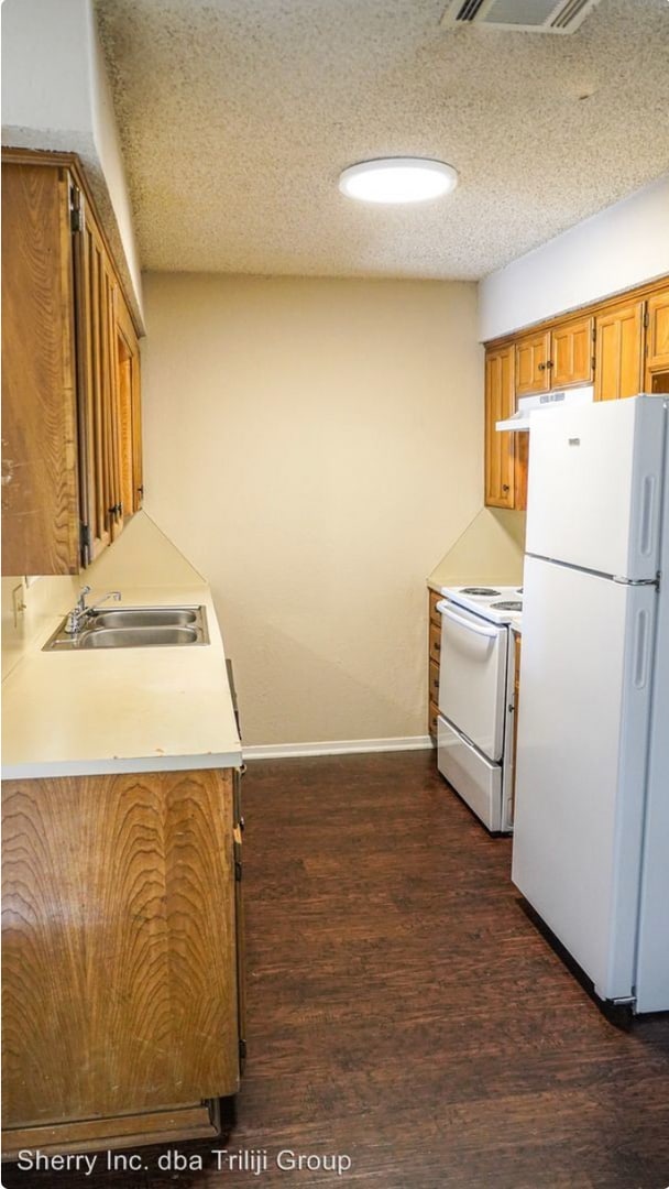 Photo - E 105-107 Eldorado Unit 105