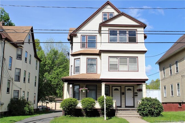 Building Photo - 494 Stanley St Unit 3 Rental