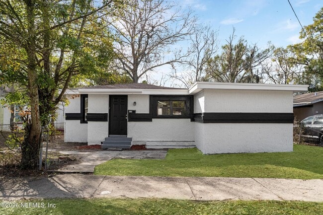 Photo - 1830 W 27th St