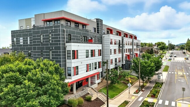 Building Photo - 1900 12th Ave S Unit 420