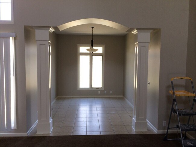 Photo - Large Home in Bellevue for Rent!