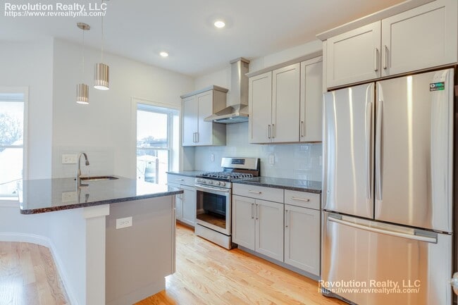 Building Photo - 15 Kenilworth St Unit #3