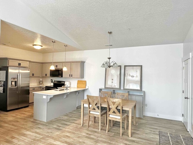 Photo - 354 W 785 N Unidad 354