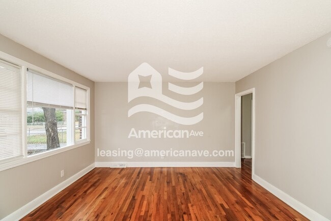 Photo - 5120 Floran St
