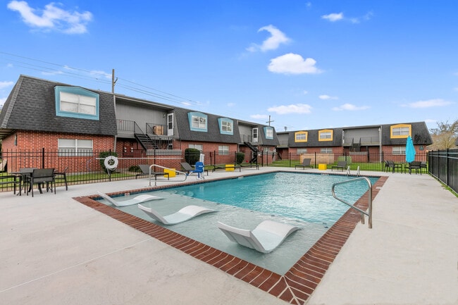 Pool - Commons @ McNeese Apartments