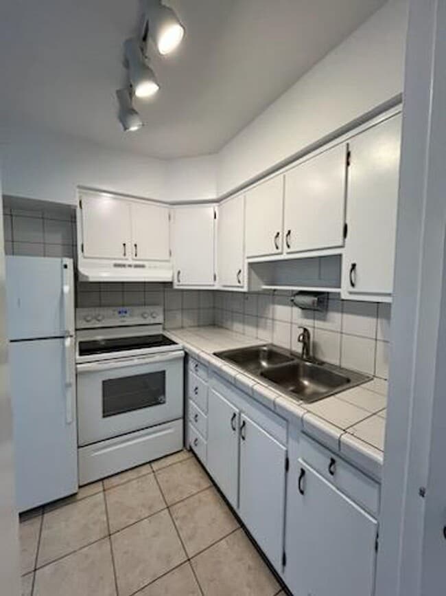 Photo - Elmhurst One Bedroom Apartment ~ Parking Included ~ Cats Welcome Unit 150-04B