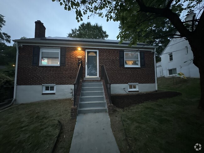 Building Photo - 1917 S Quebec St Rental
