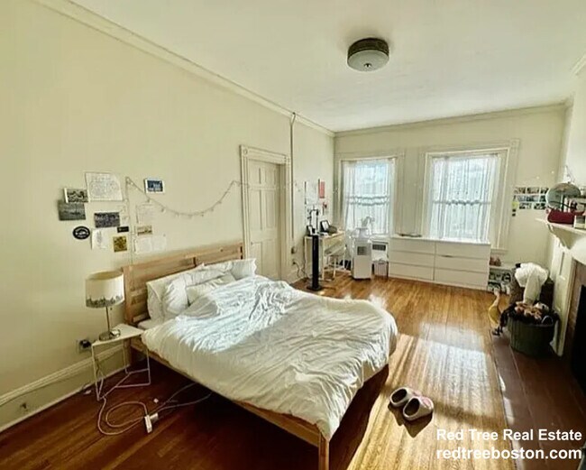912 Beacon St Unit 912 Beacon St.
