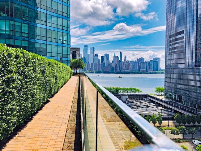 Building Photo - 77 Hudson St Unit 3507x