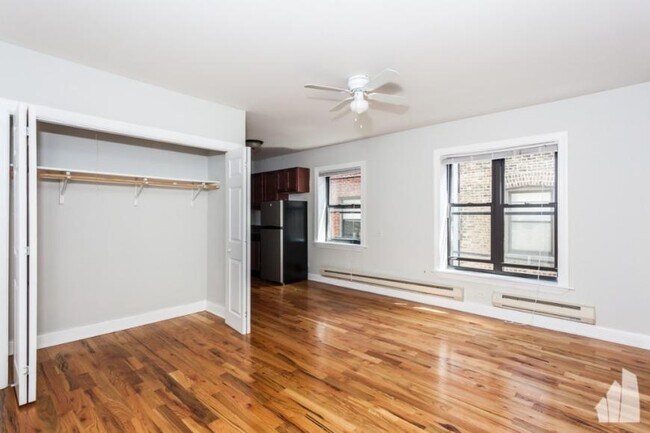 Photo - 0 bedroom in Chicago IL 60657 Unit 207