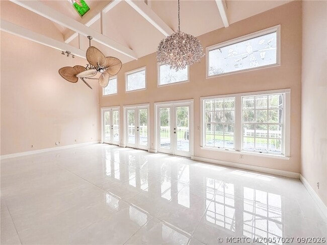 521 SW Marion Ct