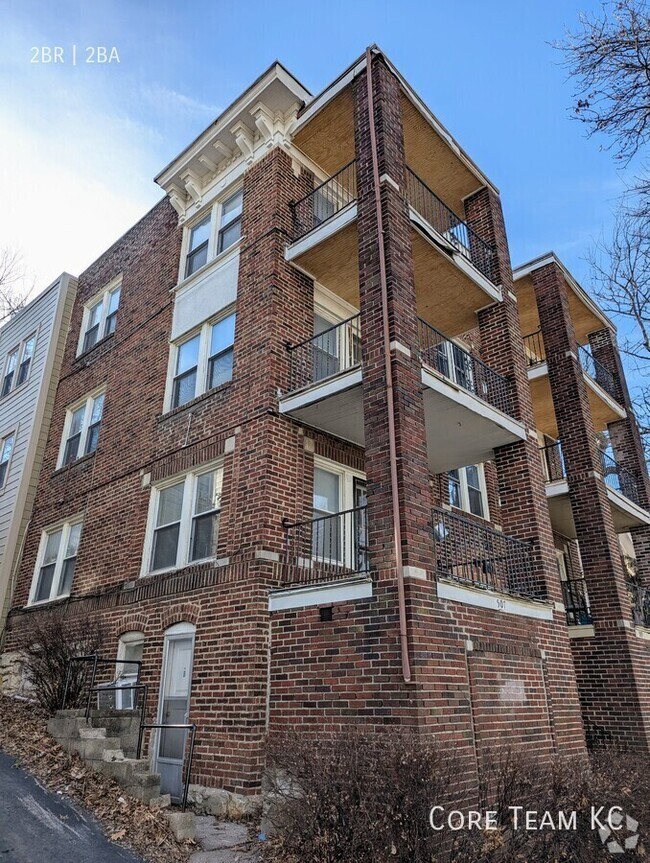 Building Photo - Vintage building 2 bedroom with balcony Unit 2E Rental