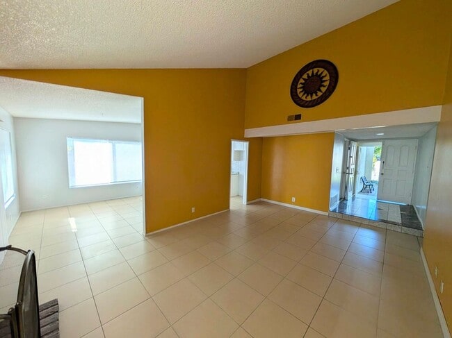 Photo - 914 W Alton Ave