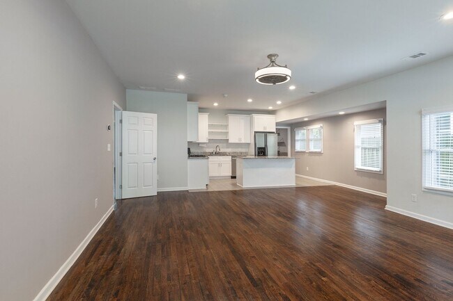 Photo - 1019 Parsons St SW