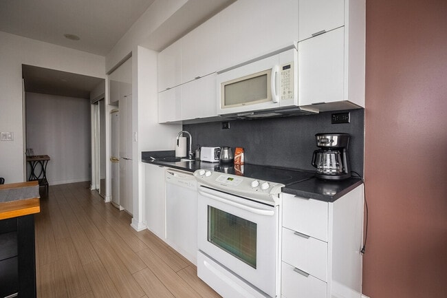 Photo - 68 Fort York Blvd Unit ID1345767P
