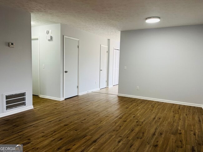 Photo - 104 Peachtree Ct