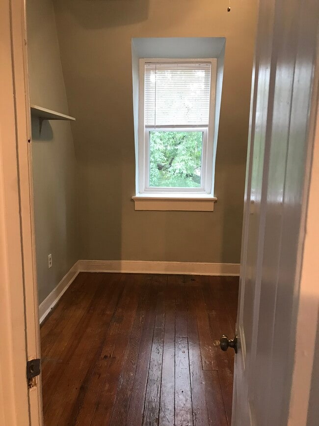 Bedroom 2 - 1300 Grove Ave Unit 1