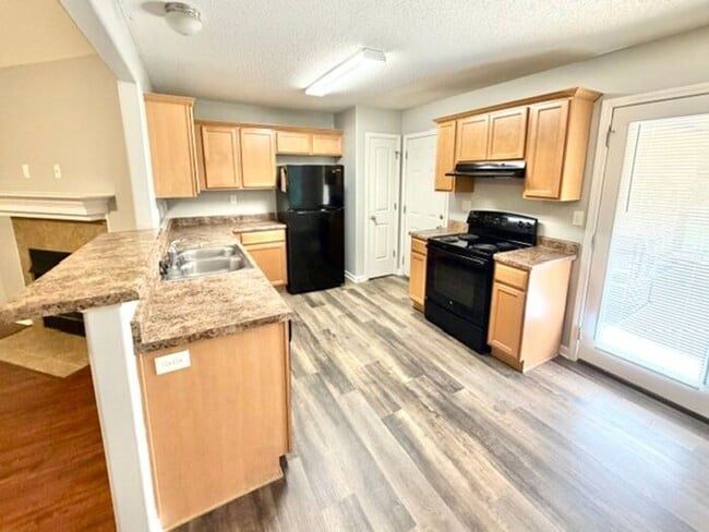 Great Location and Priced to Move-Cordova Home