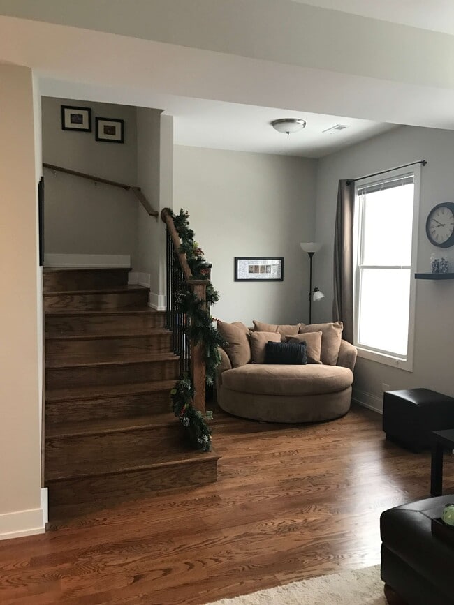Photo - 3054 N Avers Ave Unidad 2