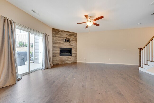 Photo - Beautiful 3bd/2.5ba Townhouse Available in Durham!