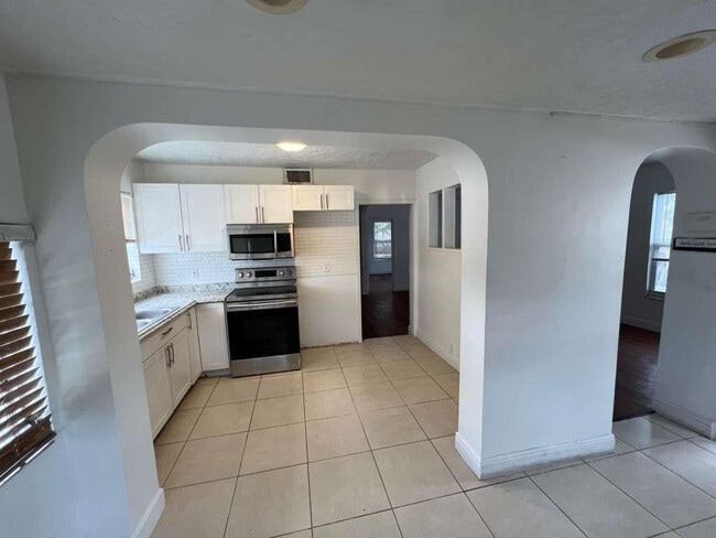 Photo - 708 NE 4th St Unit 2