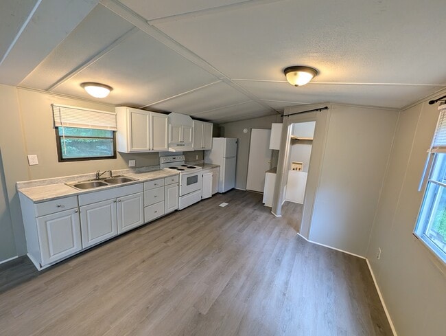 Photo - 135 Ransdell Ln