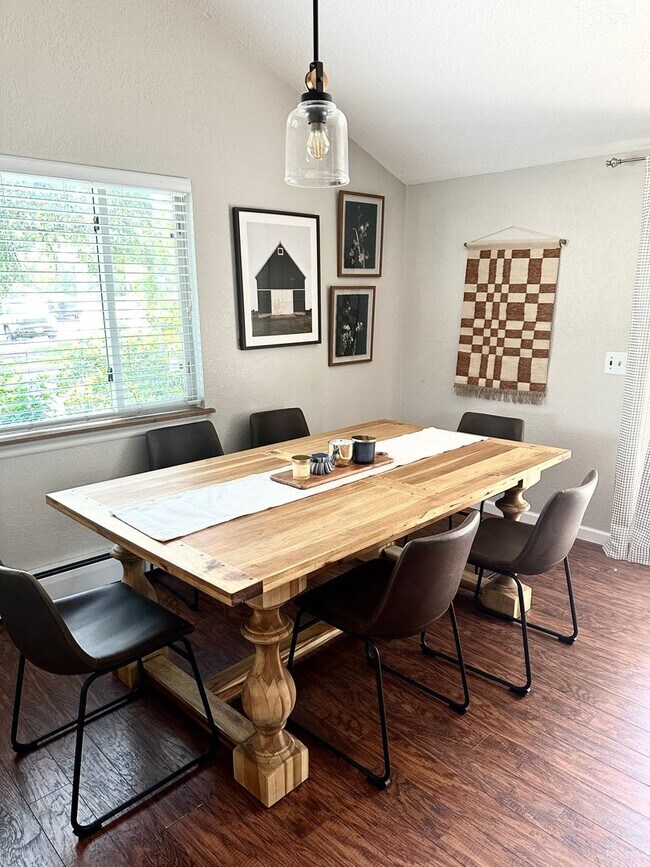 Photo - 2807 Benton St. Unidad 2807