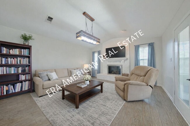 Photo - 608 Manor Ct