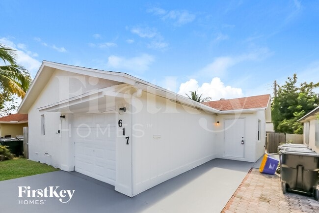 Photo - 617 S A St